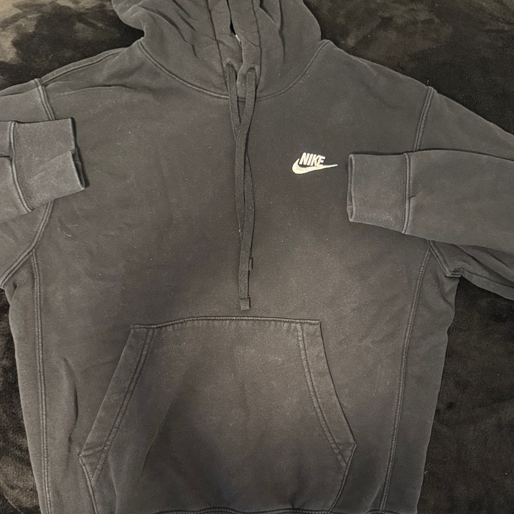 Nike Men's black Hoodie Sweater